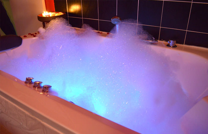 Warm bubbling Jacuzzi at Bangkok Passion, Sukhumvit Soi 22